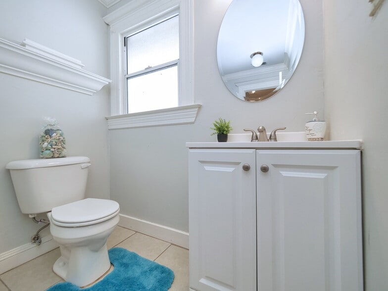 More Photos Of 1901-1903 H St, Sacramento Apartments For Sale