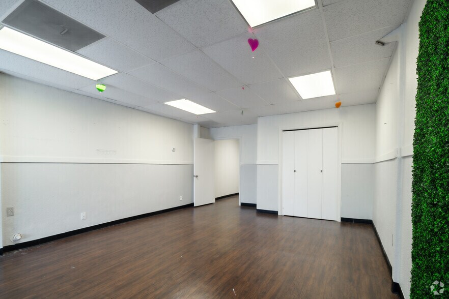 More Photos Of 6323 Sovereign Dr, San Antonio Office For Sale