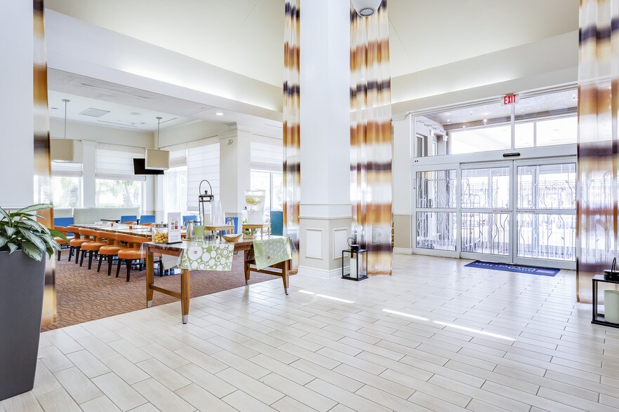 More Photos Of 617 W Expressway 83, McAllen Hotel For Sale