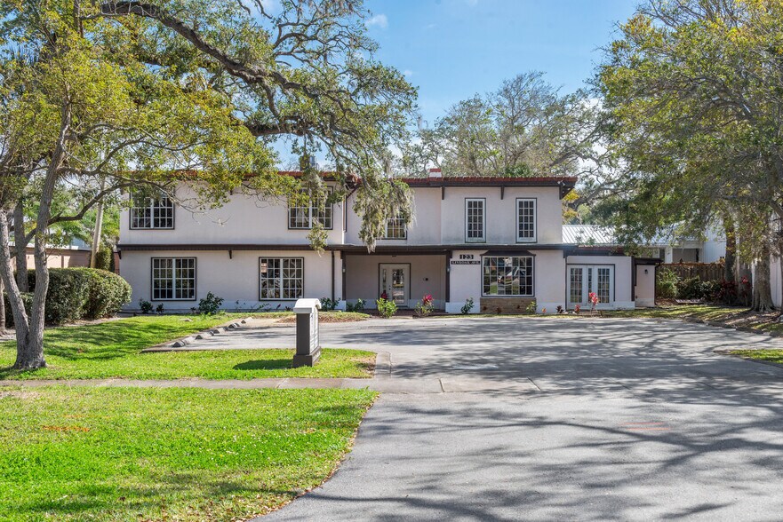 More Photos Of 123 Live Oak Ave, Daytona Beach Office Residential For Sale