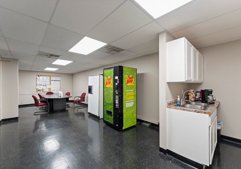 More Photos Of 141 Robins St, Lowell Manufacturing For Lease