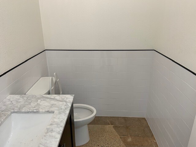 More Photos Of 1352 Chemical St, Dallas Flex For Lease