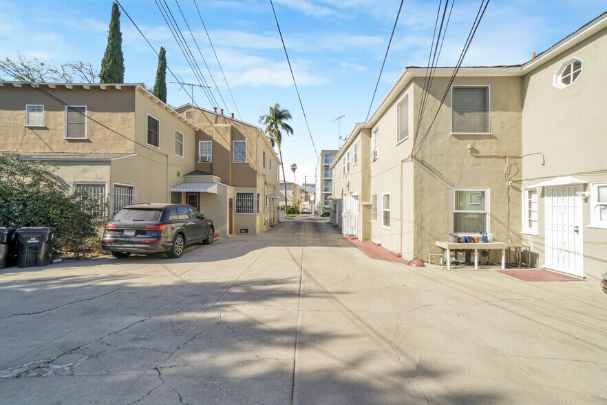 More Photos Of 116 S Kings Rd, Los Angeles Apartments For Sale