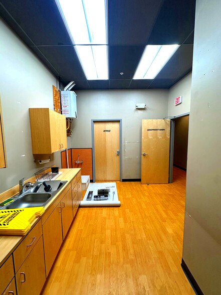 More Photos Of 471-479 W Central St, Franklin Freestanding For Lease