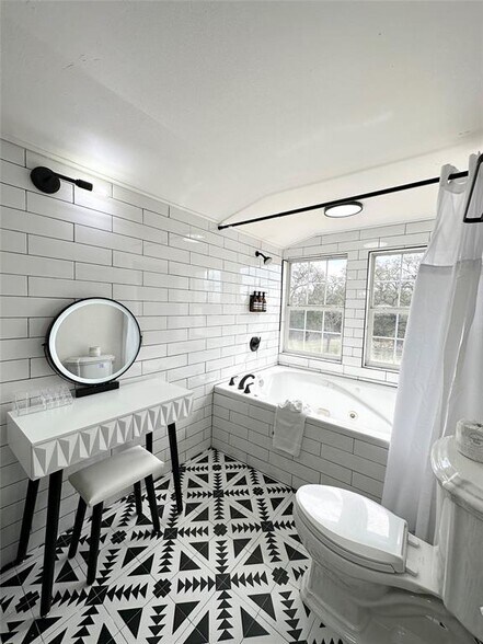 More Photos Of 22100 FM 150 W, Driftwood Office For Sale