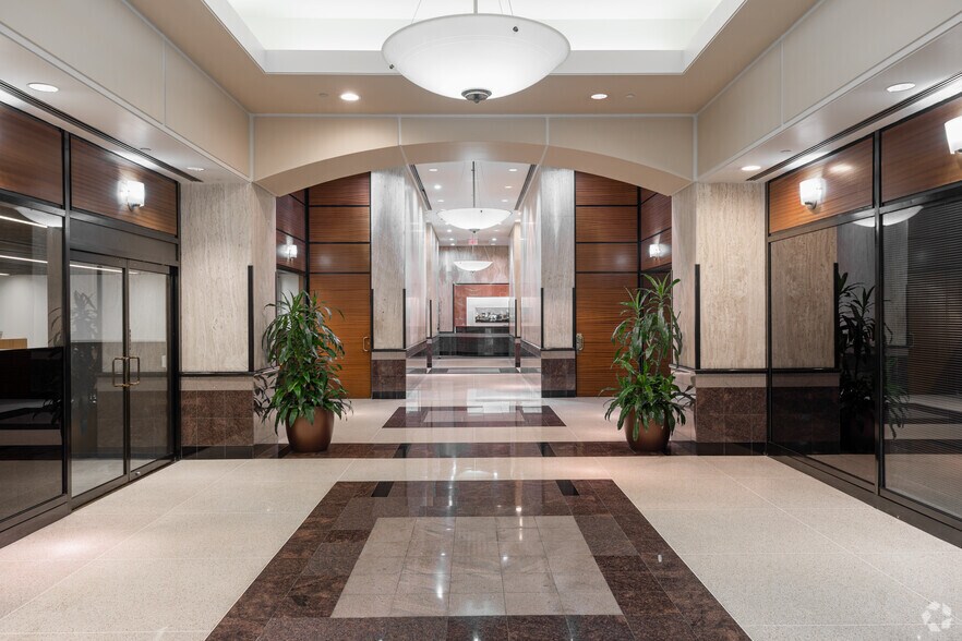 More Photos Of 33 Washington St, Newark Office For Lease