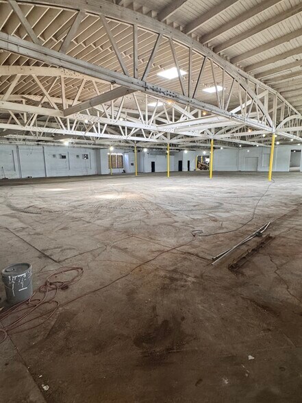 More Photos Of 315 N Oakley Blvd, Chicago Manufacturing For Lease