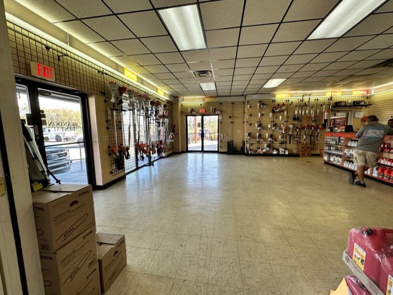 More Photos Of 430 W Dr Martin Luther King Jr Blvd, Seffner Storefront Retail Office For Sale