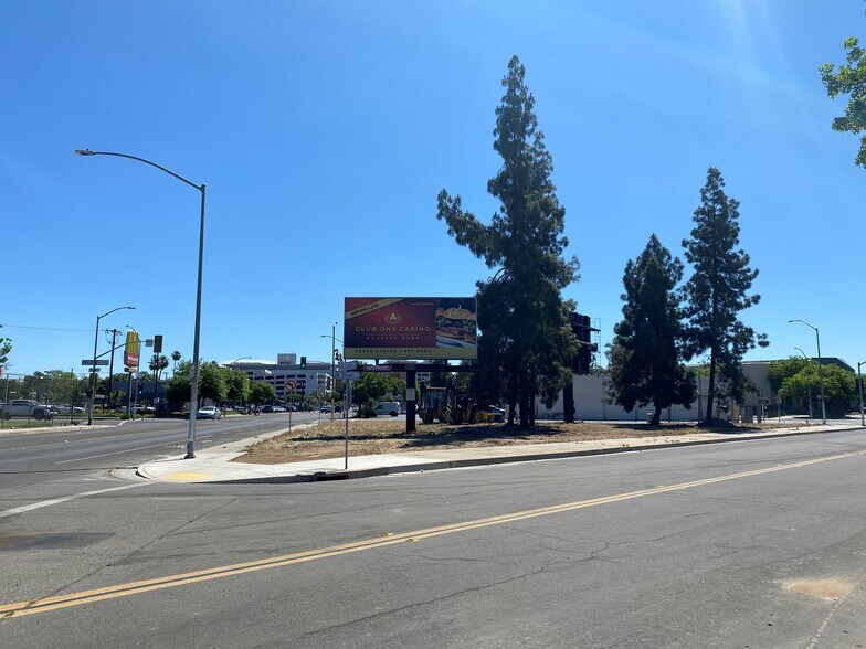 More Photos Of 75 N Blackstone Ave, Fresno Land For Lease