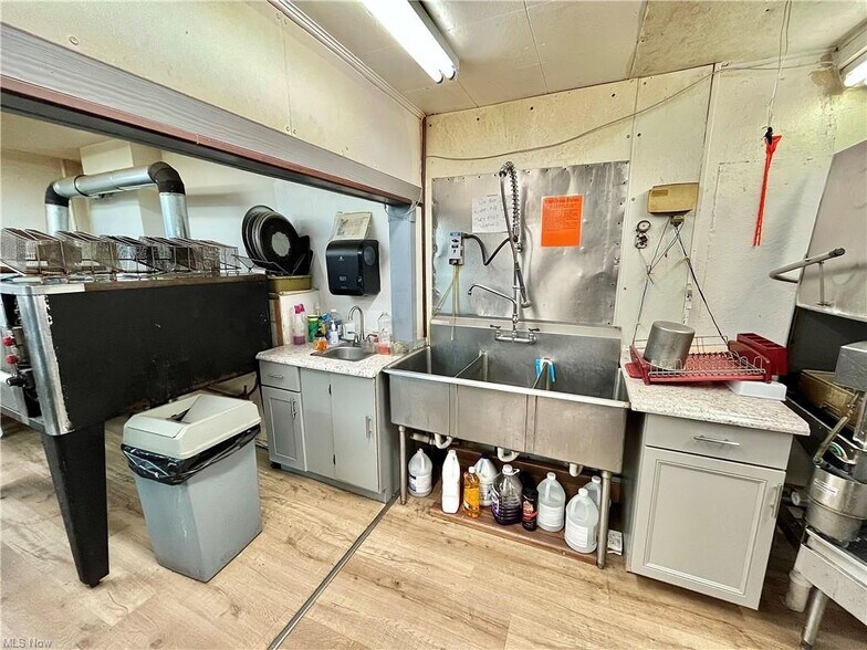 More Photos Of 223 Broad St, Conneaut Storefront Retail Residential For Sale