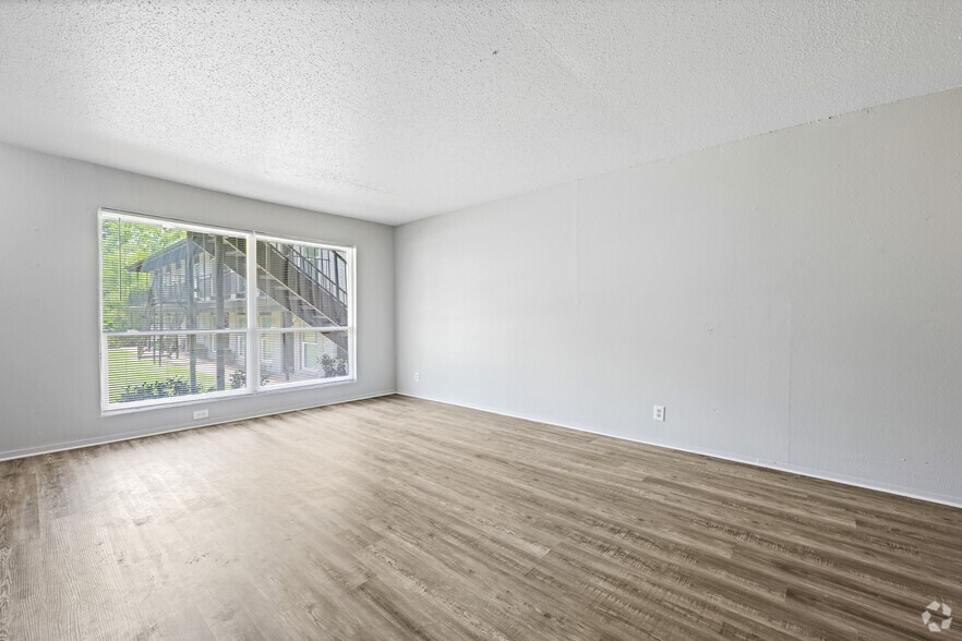 More Photos Of 717 S Green St, Longview Apartments For Sale