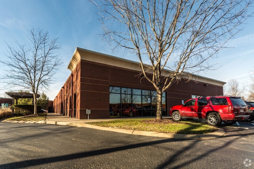 More Photos Of 206 Gothic Ct, Franklin Office For Lease