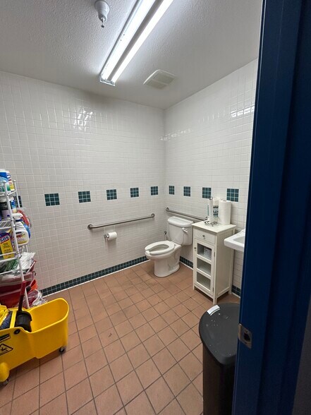 More Photos Of 4328-4330 Redwood Hwy, San Rafael Research And Development For Sale
