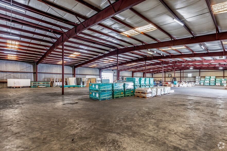 More Photos Of 4500 Carmichael Ave, Sarasota Warehouse For Lease