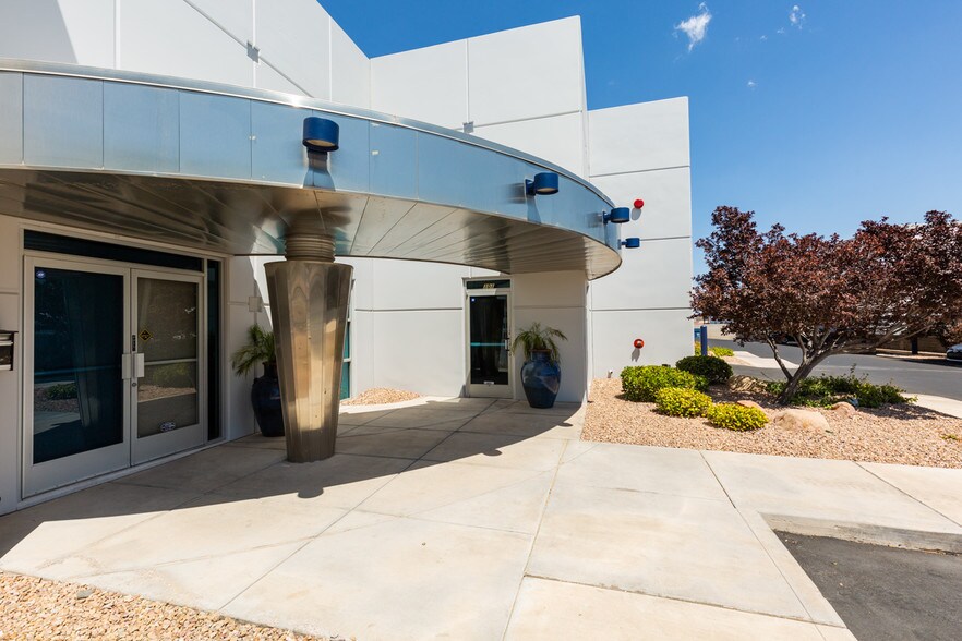 More Photos Of 3720 W Oquendo Rd, Las Vegas Warehouse For Lease