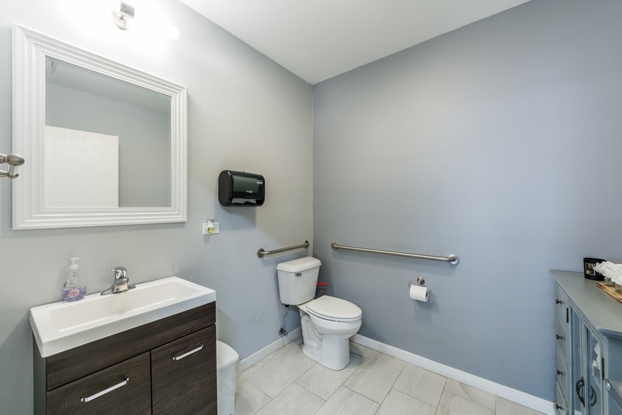 More Photos Of 1510 W Division St, Chicago Apartments For Lease