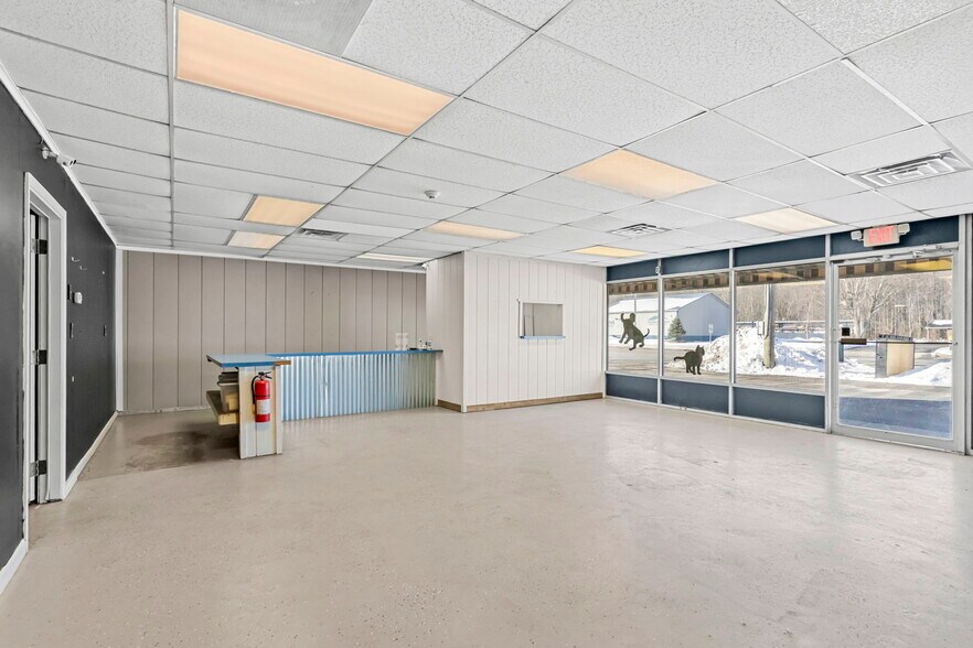 More Photos Of 2929 Clifty Dr, Madison Flex For Sale