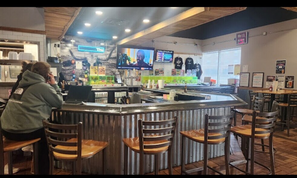 More Photos Of 310-390 El Dorado Dr, Jordan Unknown For Lease