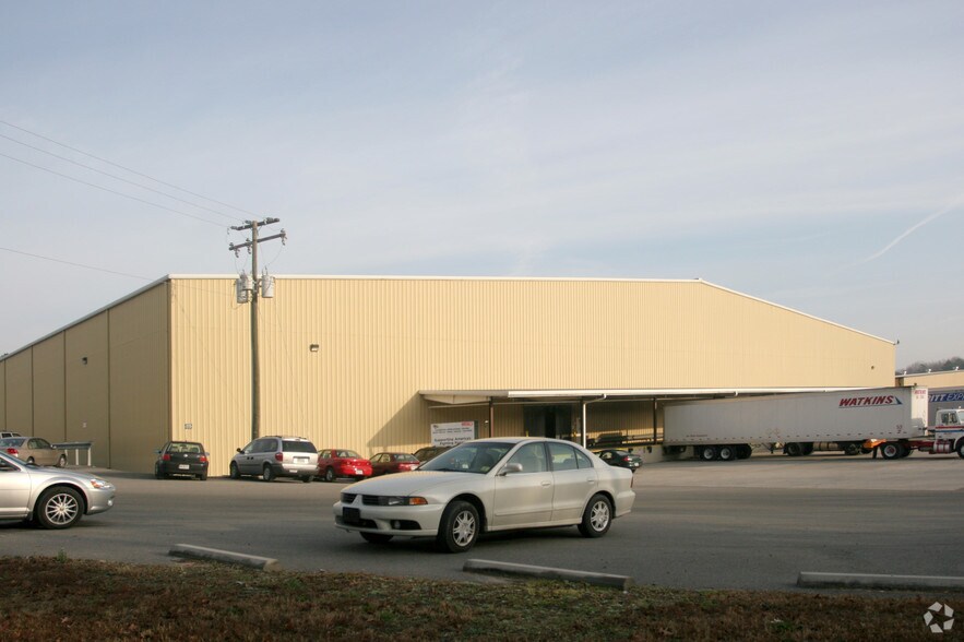 More Photos Of 324-326 Moore Ave, Suffolk Unknown For Lease