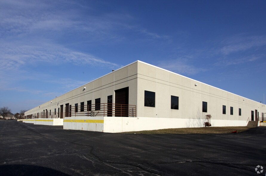 More Photos Of 8201 S Cass Ave, Darien Unknown For Lease