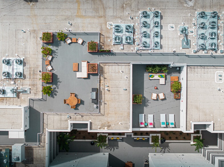 More Photos Of 10555 Bloomfield St, Toluca Lake Apartments For Sale
