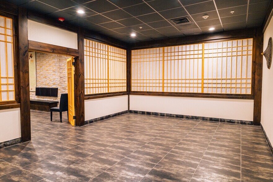 More Photos Of 347 Shattuck Way, Newington General Retail For Sale