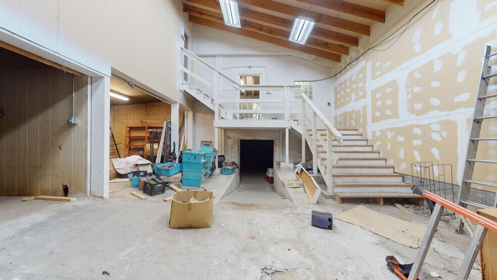 More Photos Of 2409 Manor Rd, Austin Freestanding For Sale