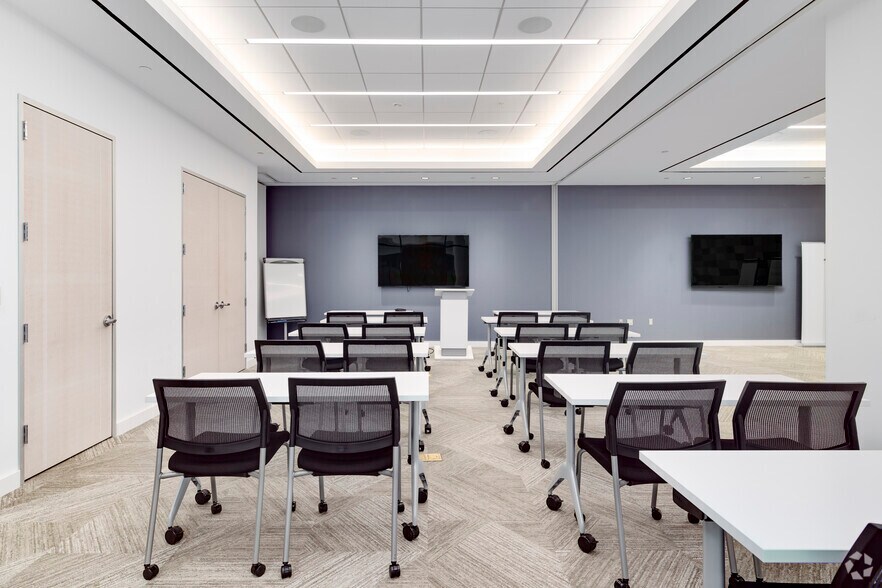 More Photos Of 381 Elden St, Herndon Office For Sale