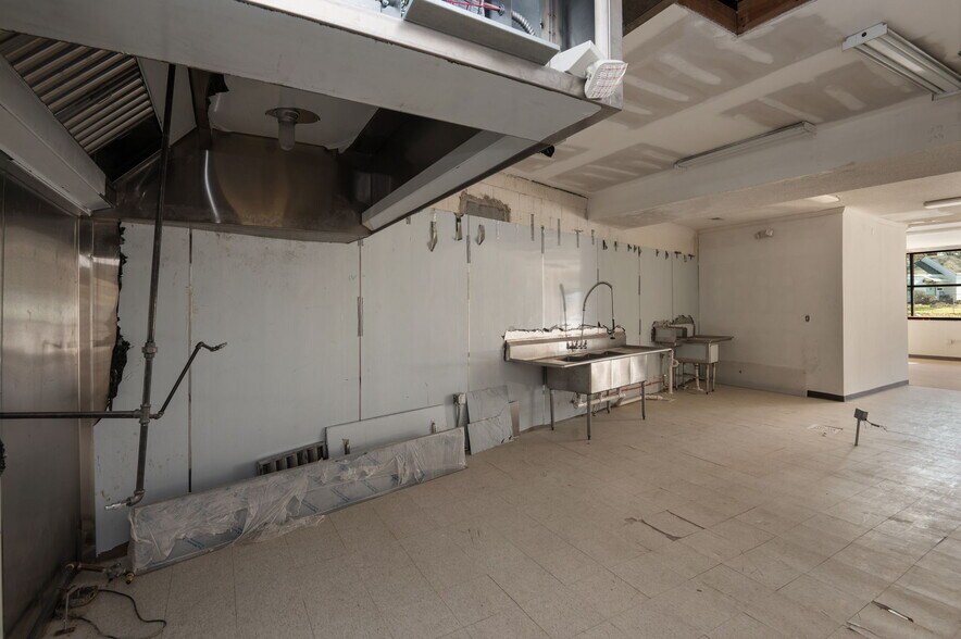 More Photos Of 2331-2333 Statesville Ave, Charlotte Restaurant For Lease