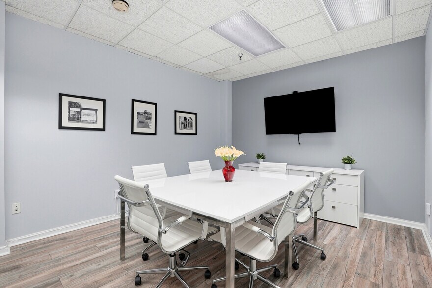 More Photos Of 100 2nd Ave N, Saint Petersburg Office For Lease