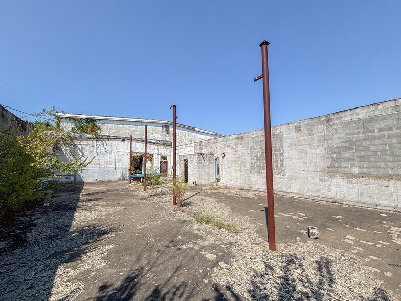 More Photos Of 51 Lashunda Jones Dr, Munford Warehouse For Sale