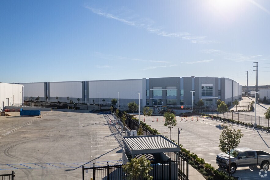 More Photos Of 19501 Prairie Ave, Torrance Distribution For Lease