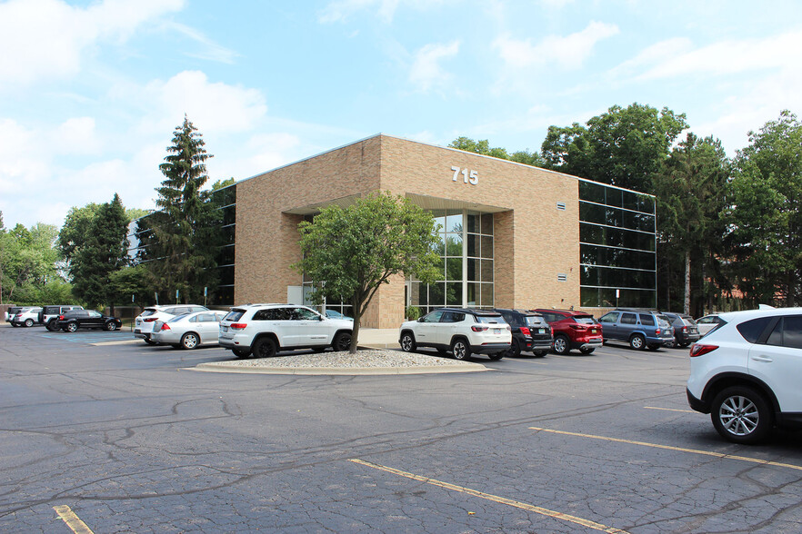 Primary Photo Of 715 E South Blvd, Rochester Hills Medical For Lease