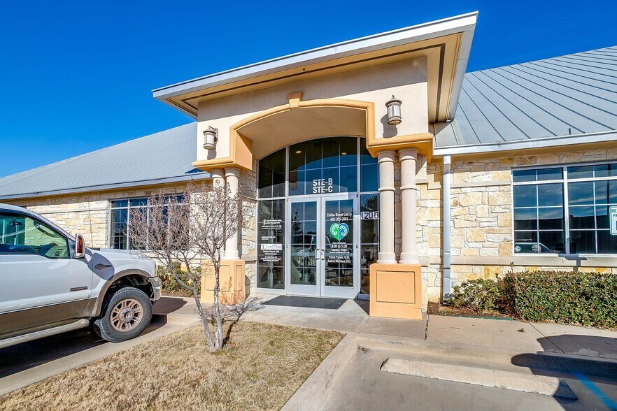 Primary Photo Of 1200 Crawford Ave, Granbury Medical For Lease