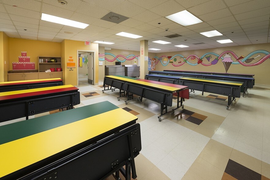 More Photos Of 7407 North Fwy, Houston Hospital For Sale