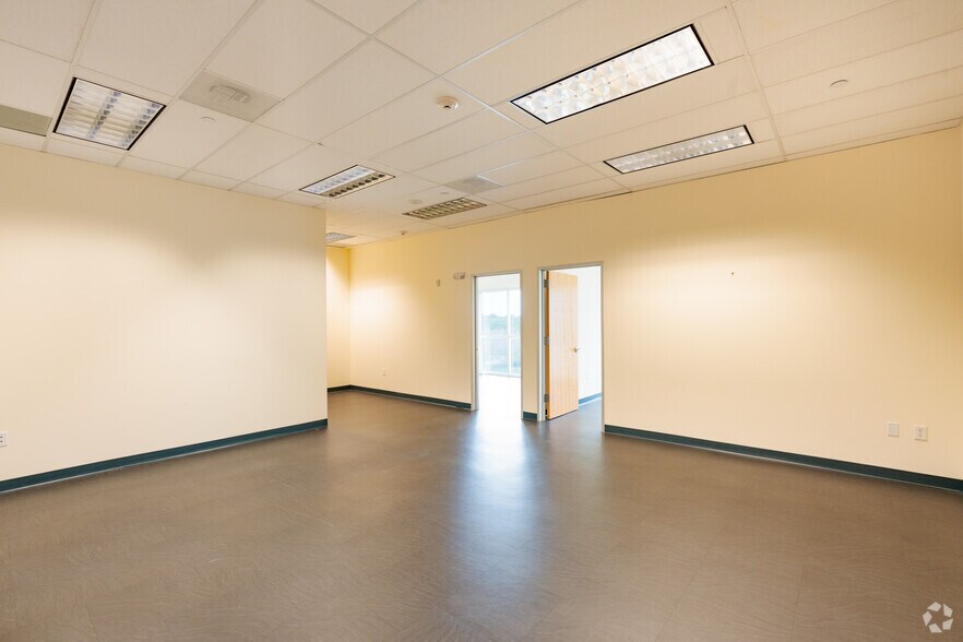 More Photos Of 17777 Old Cutler Rd, Miami Office For Lease