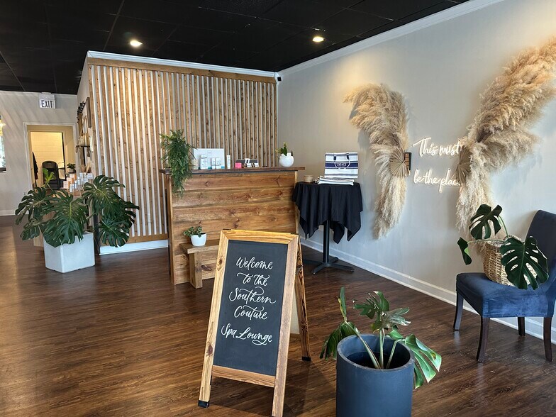 More Photos Of 72-96 Orchard Park Dr, Greenville General Retail For Lease
