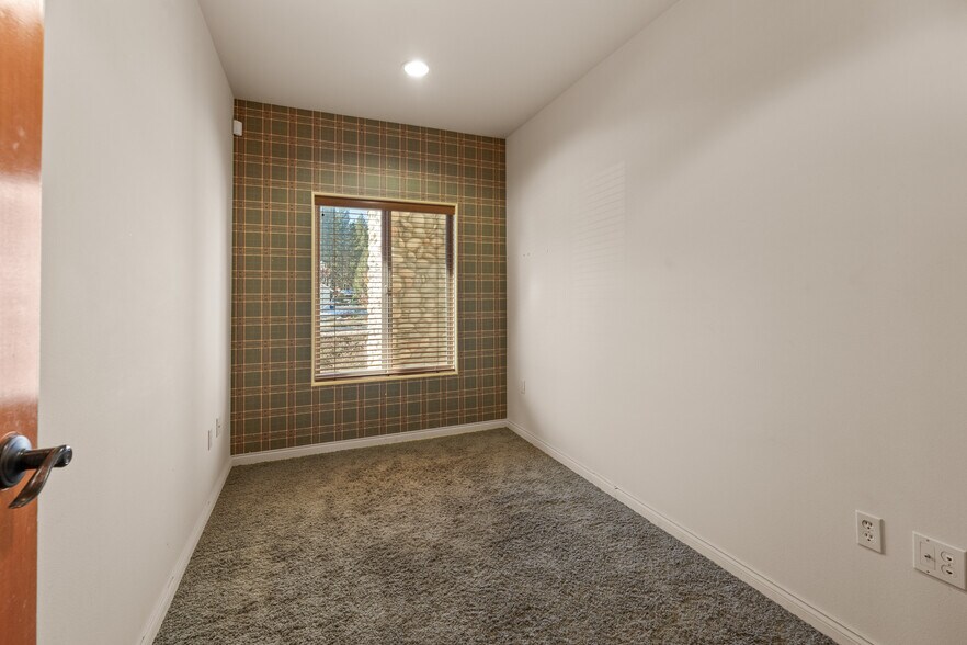 More Photos Of 42718 Moonridge Rd, Big Bear Lake Office For Sale
