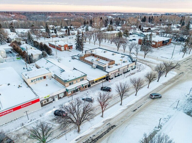 More Photos Of 34 Athabasca Av, Devon Storefront For Sale