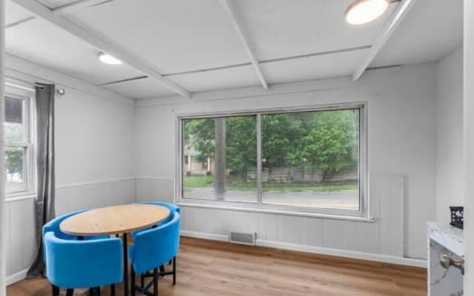 More Photos Of 230 N Sprigg St, Cape Girardeau Office For Sale