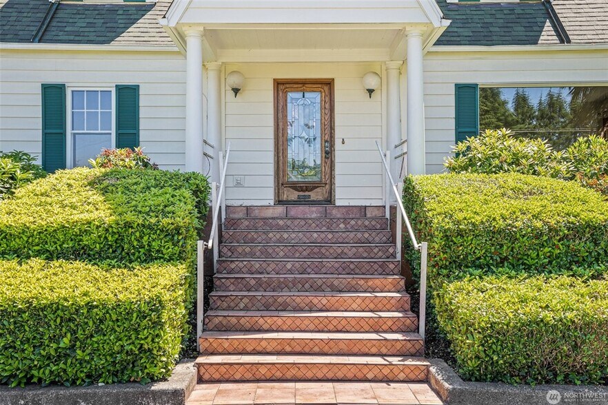 More Photos Of 1026 Alder St, Centralia Office Residential For Sale