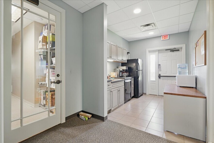 More Photos Of 2545 N Opdyke Rd, Auburn Hills Medical For Sale