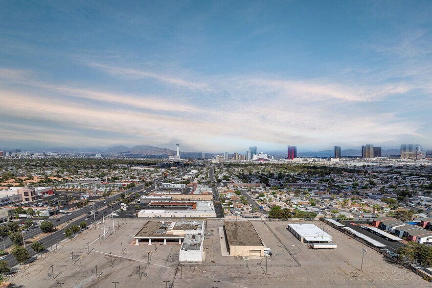More Photos Of 4701 W Sahara Ave, Las Vegas Auto Dealership For Lease
