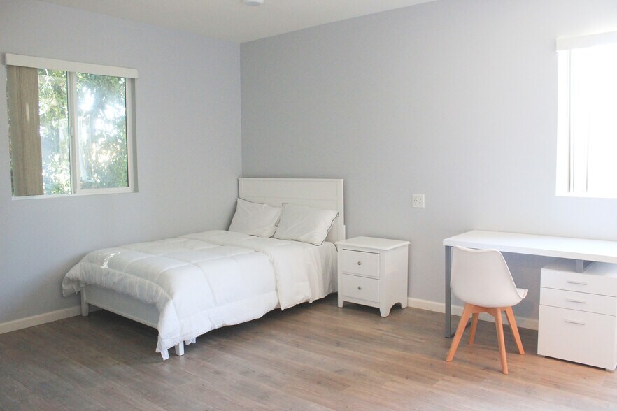 More Photos Of 1259 W 36th Pl, Los Angeles Apartments For Sale