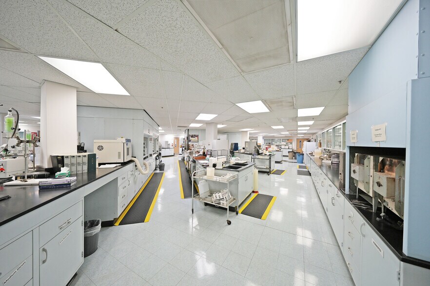 More Photos Of 21 N 1st Ave, Yakima Office For Sale