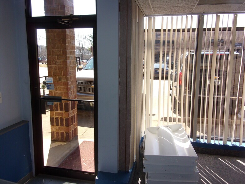 More Photos Of 114 Oakgrove Rd, Dulles Town Center Warehouse For Sale