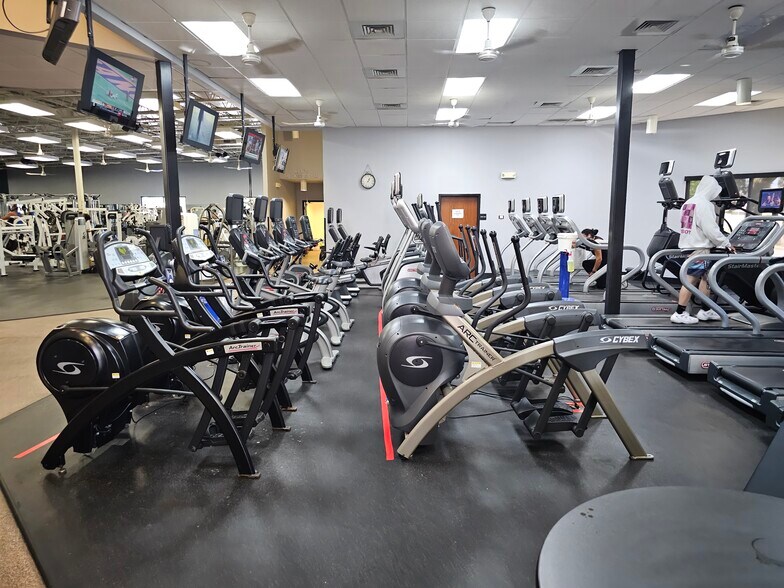 More Photos Of 140 Eglin Pky SE, Fort Walton Beach Health Club For Sale