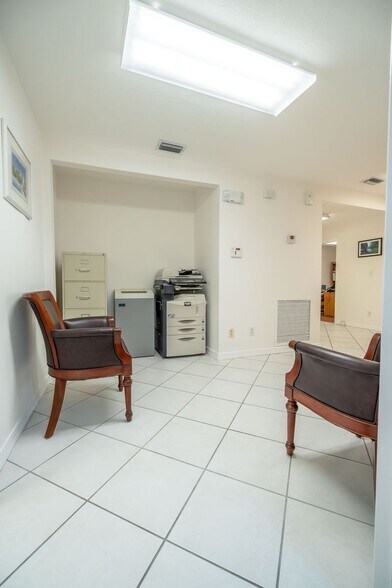 More Photos Of 18 NE 2nd Ave, Dania Beach Office For Sale