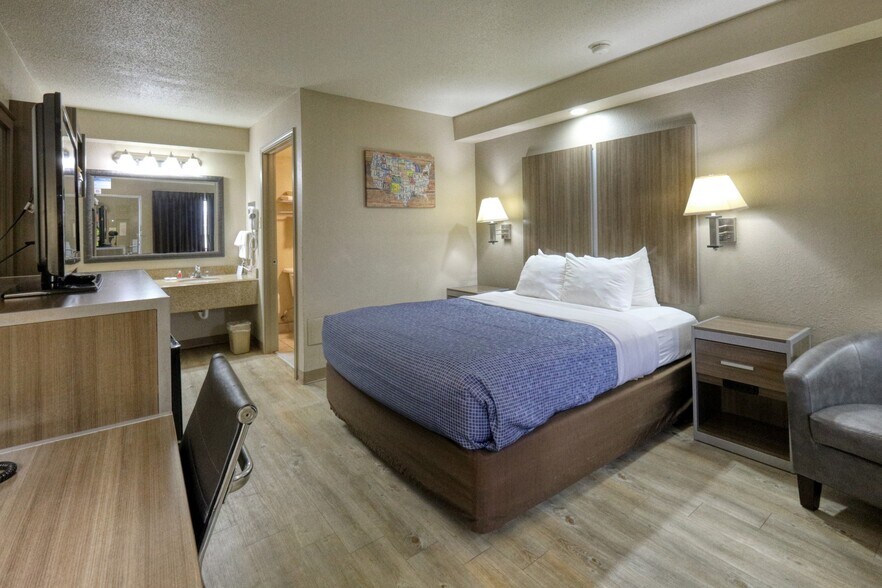 More Photos Of 221 S US Highway 77 Byp, Kingsville Hotel For Sale