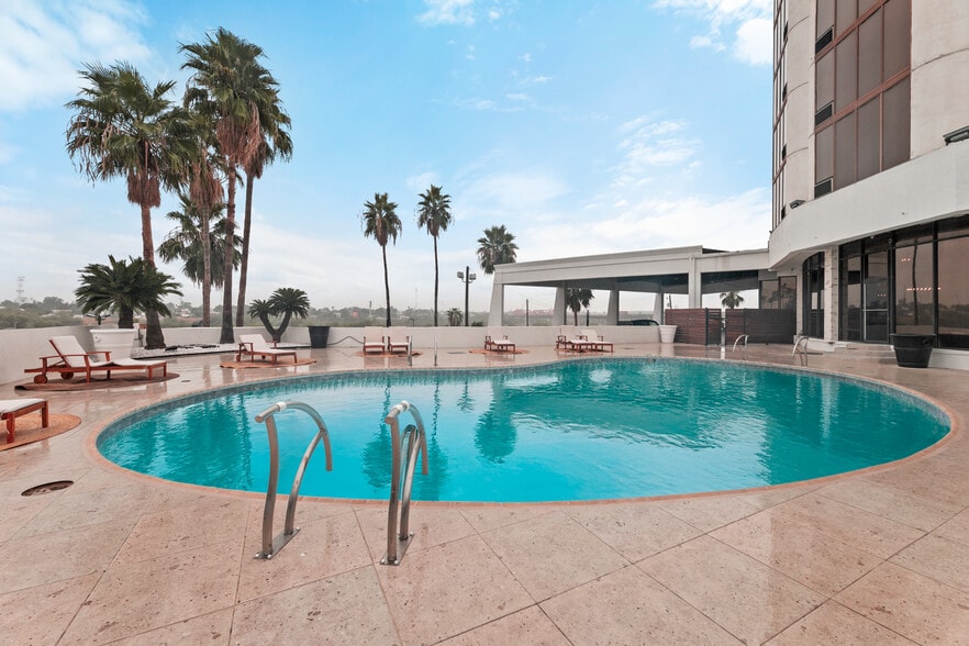 More Photos Of 1 S Main Ave, Laredo Hotel For Sale